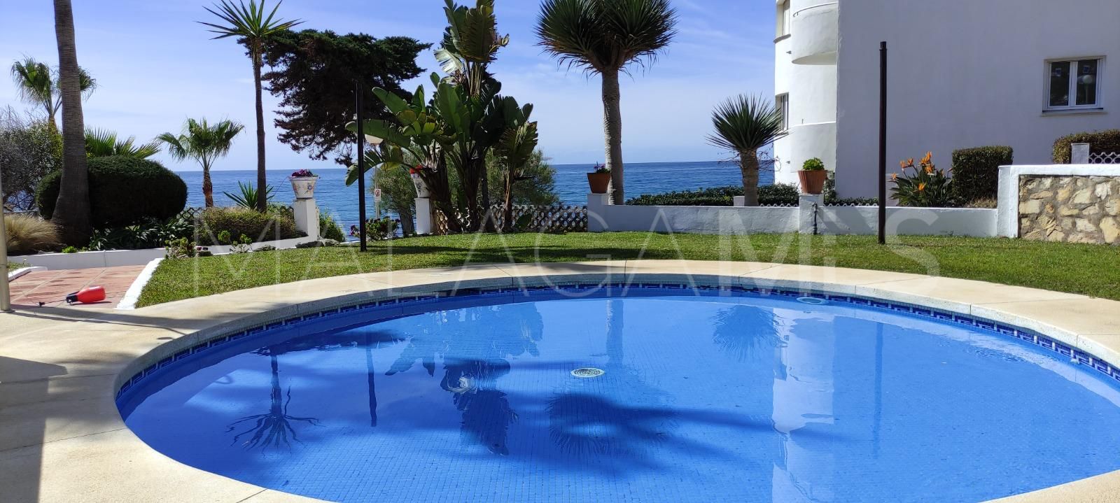 For sale apartment in Calahonda