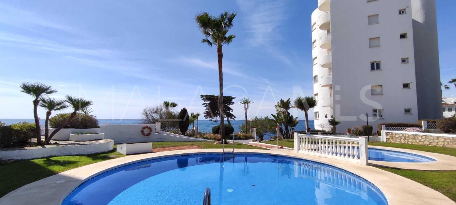 For sale apartment in Calahonda