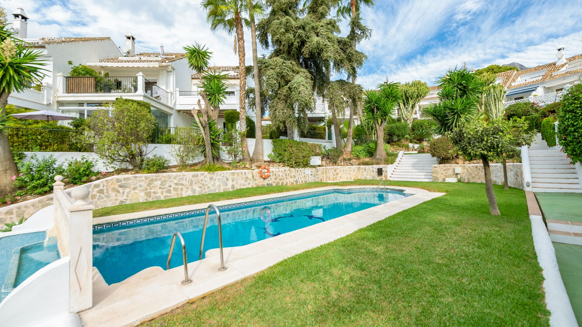 Charming Updated Townhouse with Sea Views in Nagüeles, Marbella