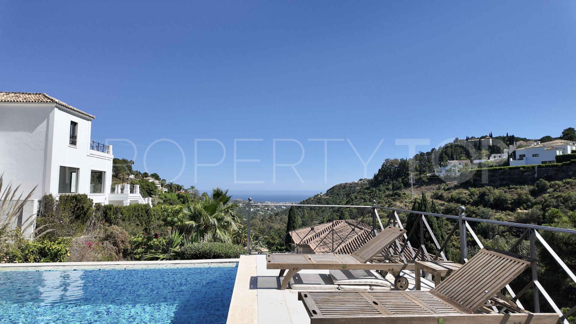 5 bedrooms villa for sale in El Madroñal