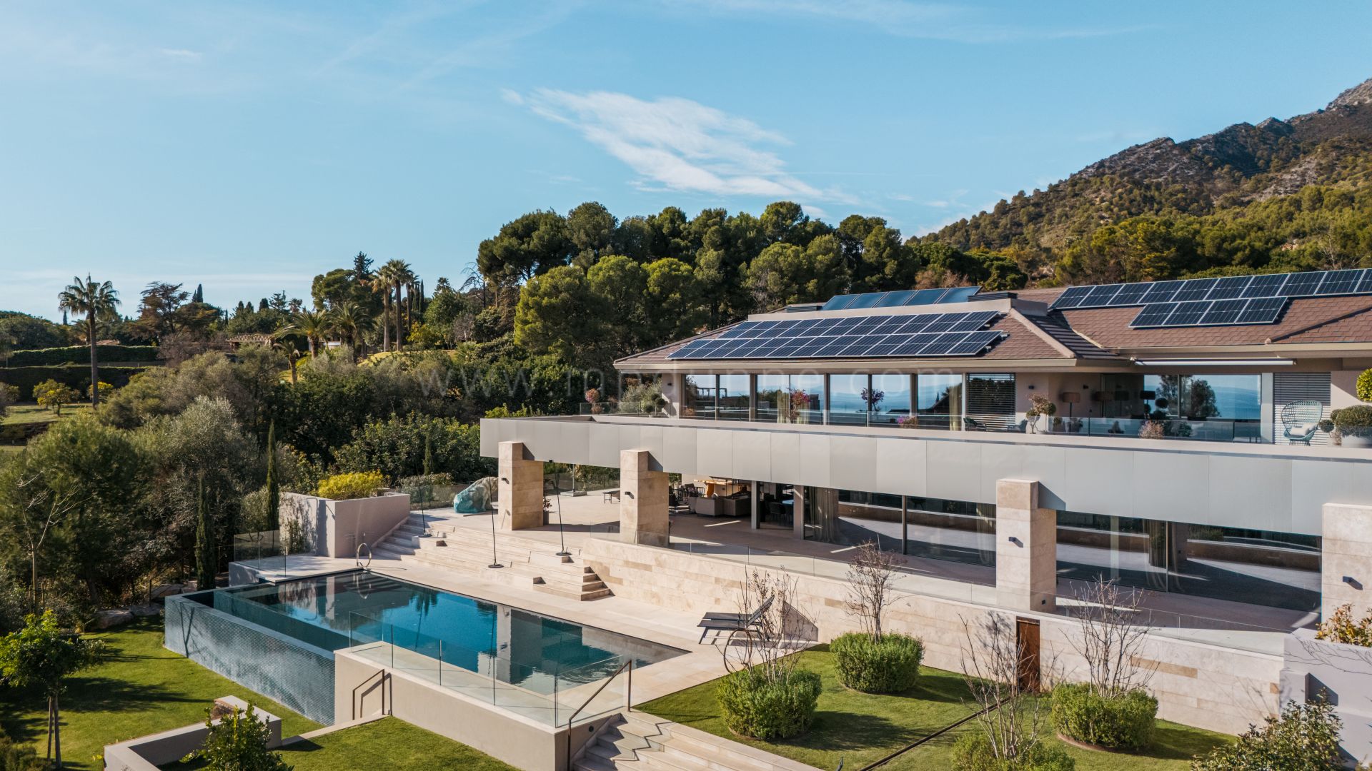 Modern Villa Mansion with Sea Views Cascada de Camojan