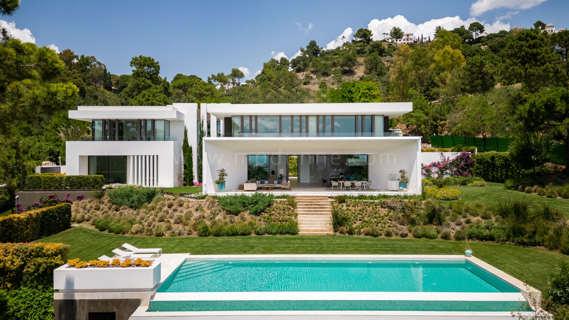 Villa Windfall - Villa de estilo contemporáneo con vistas panorámicas al mar en Benahavis