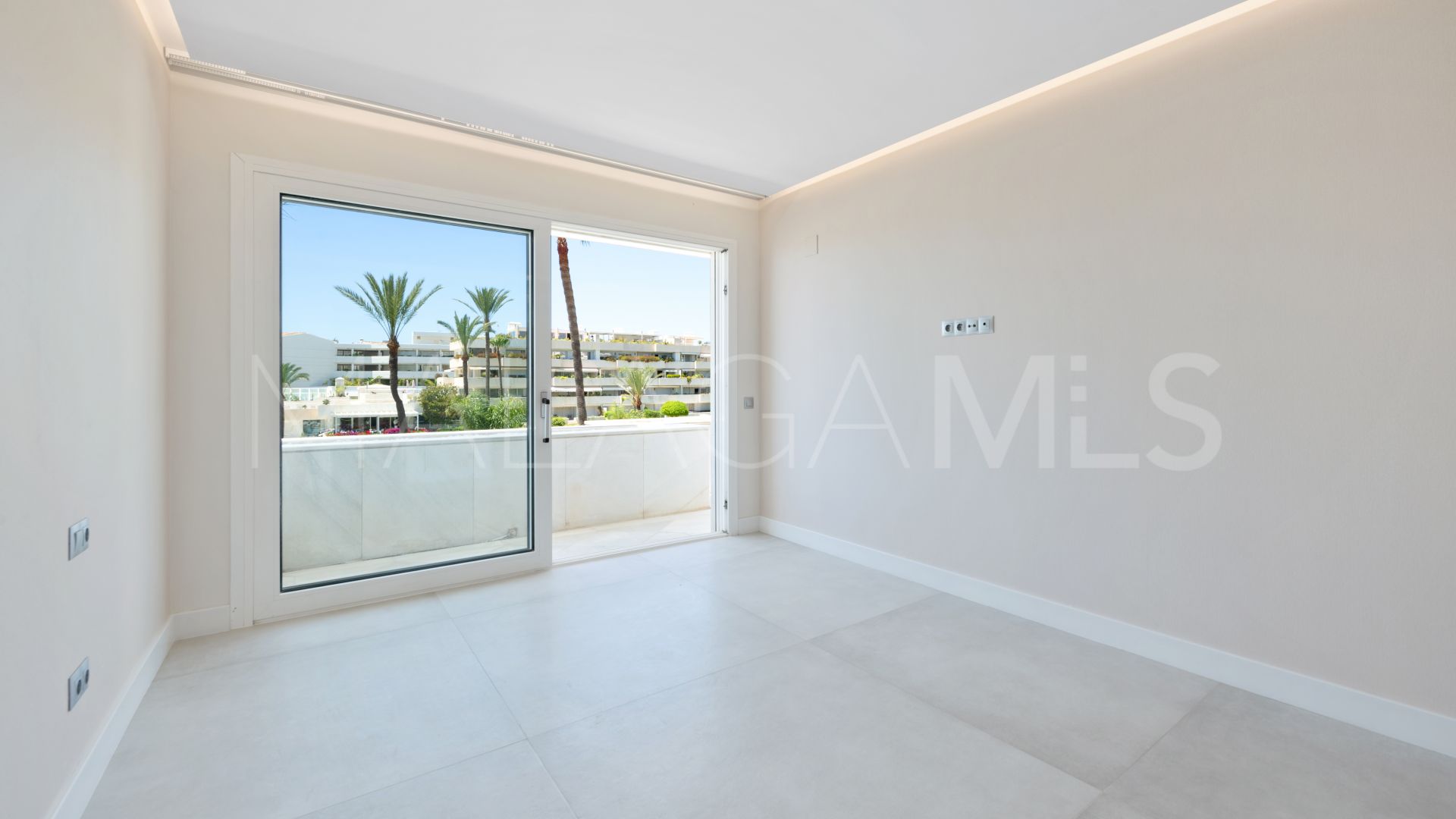 For sale apartment with 3 bedrooms in Los Granados