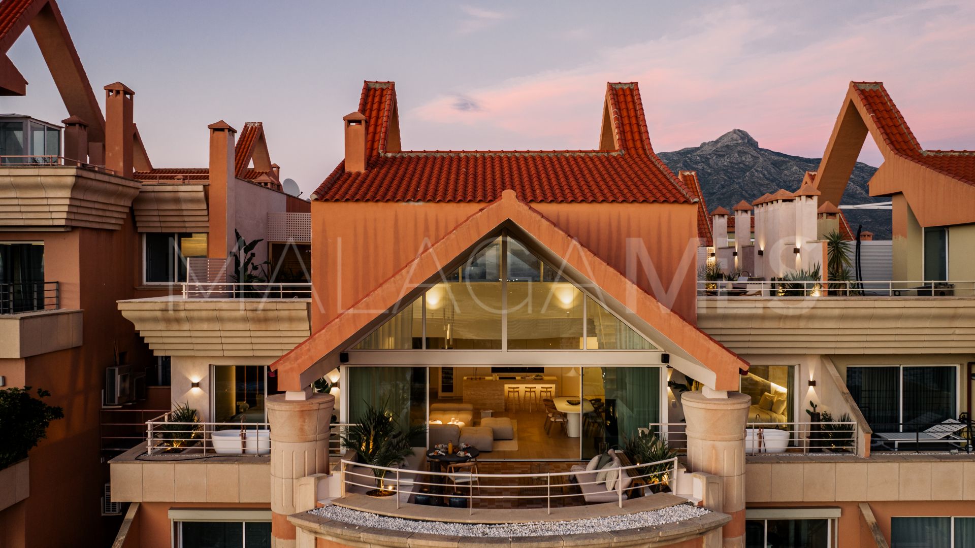Tvåvånings takvåning for sale in Magna Marbella