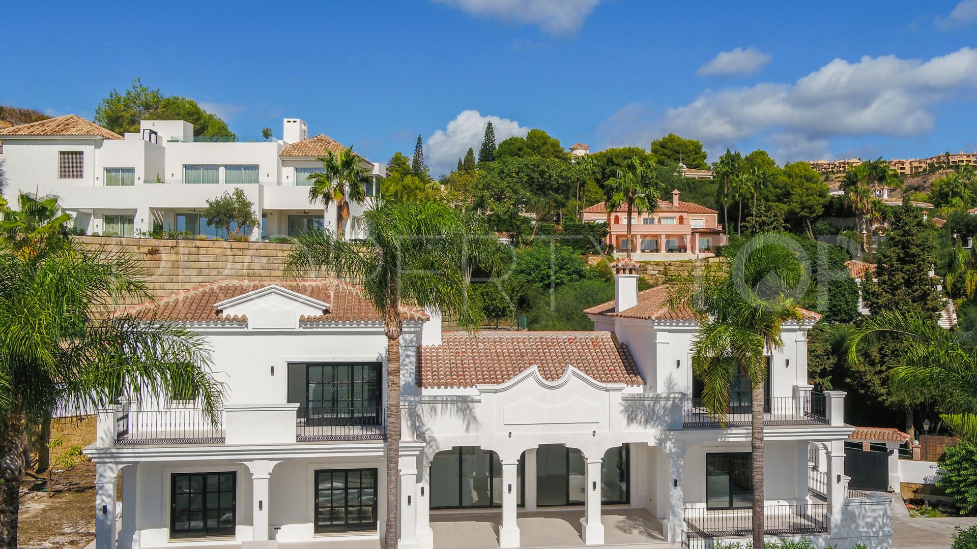 For sale villa in Altos del Paraiso with 6 bedrooms
