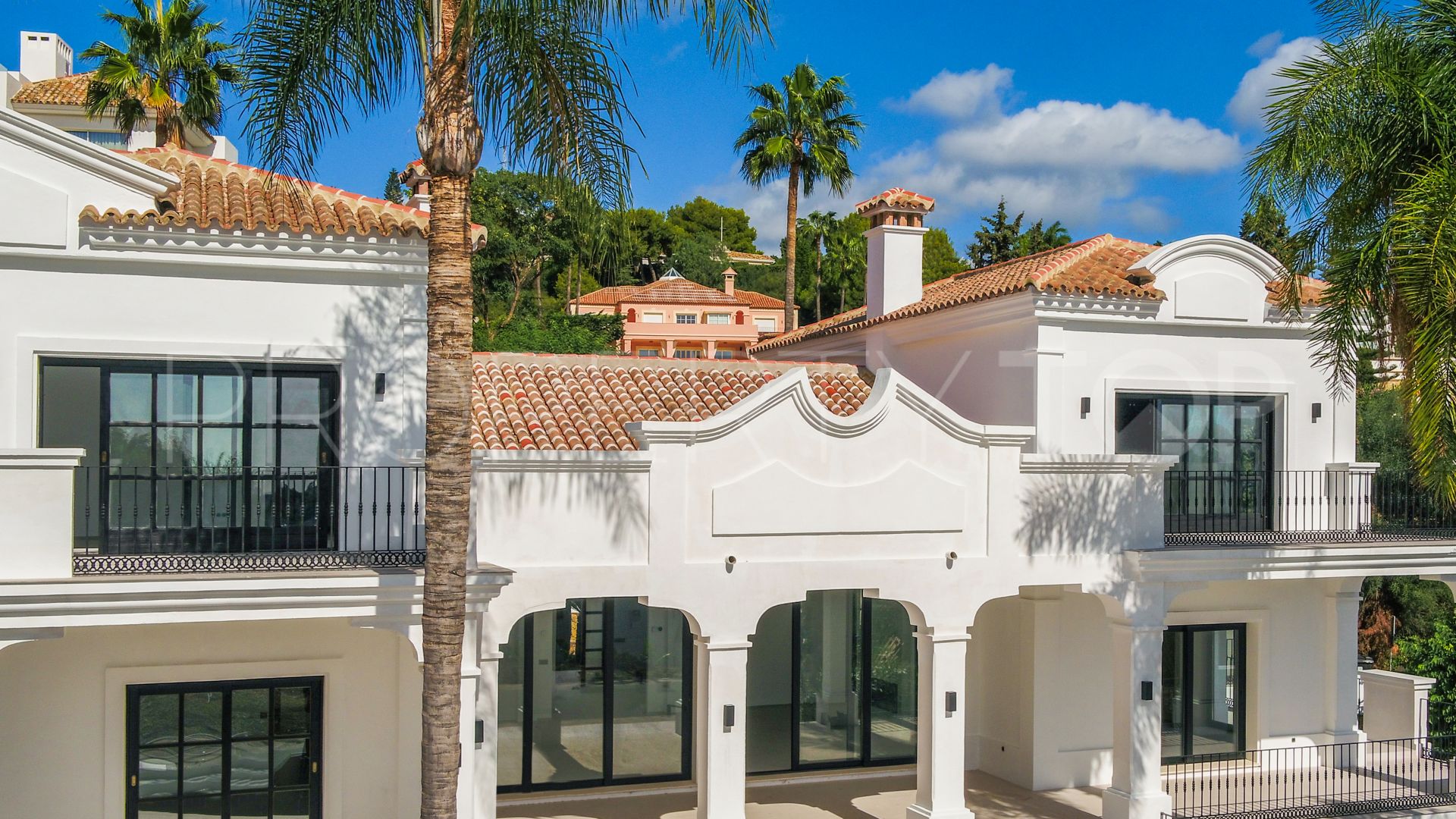 For sale villa in Altos del Paraiso with 6 bedrooms