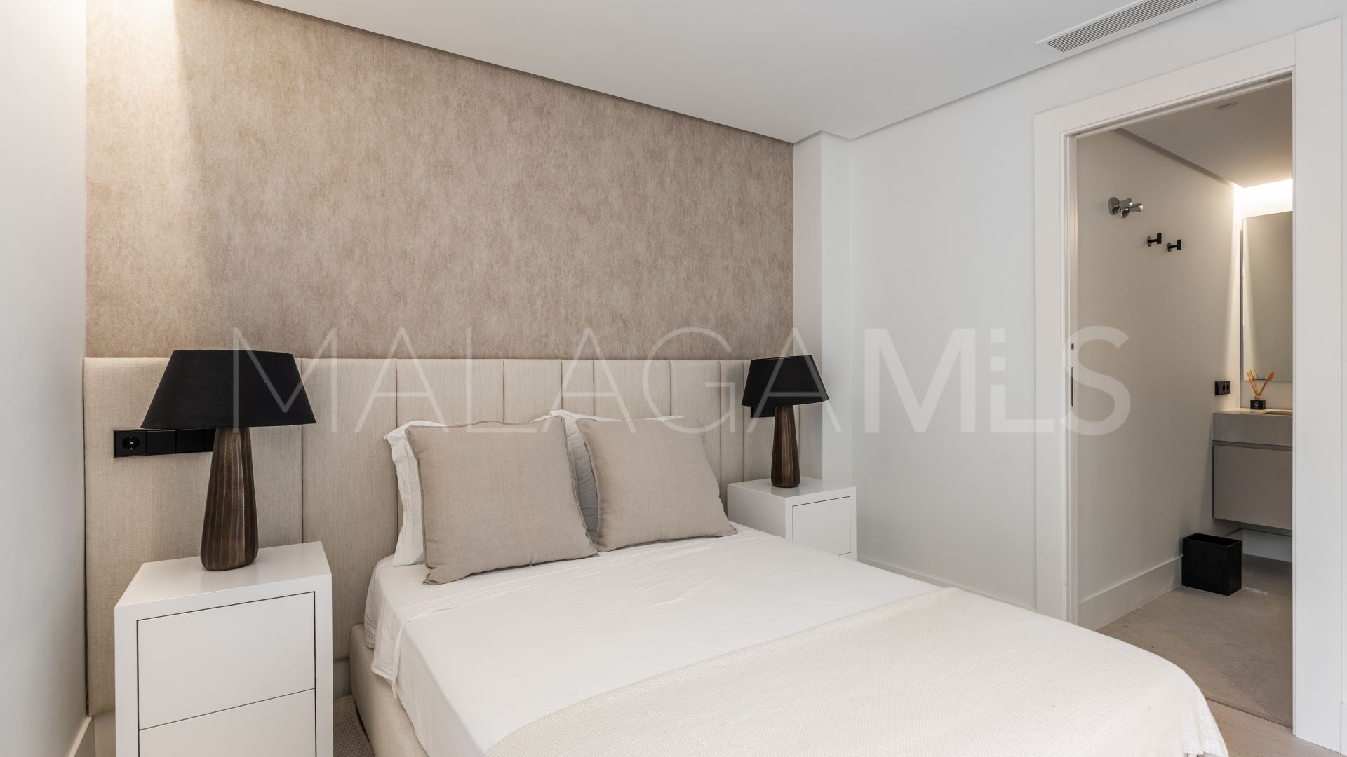 Villa for sale in Las Brisas