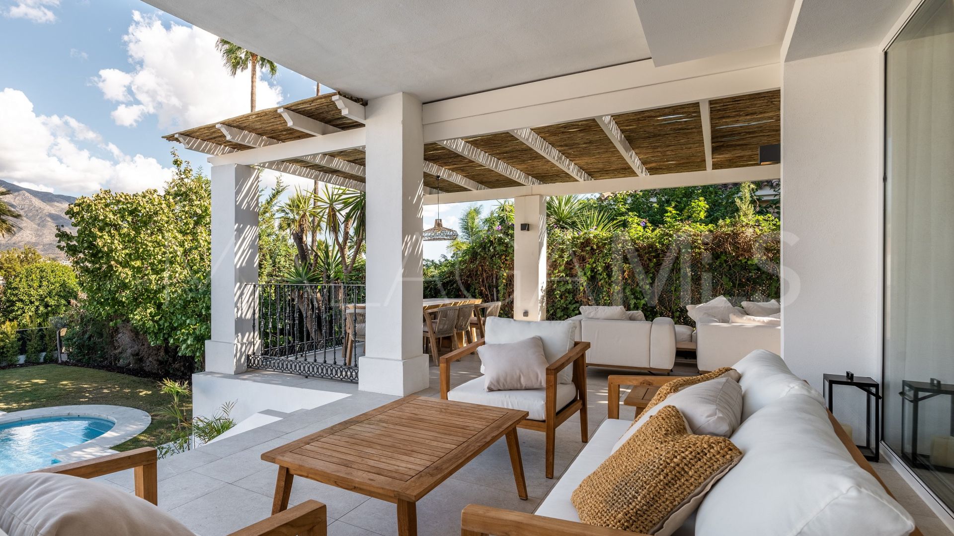 Villa for sale in Las Brisas