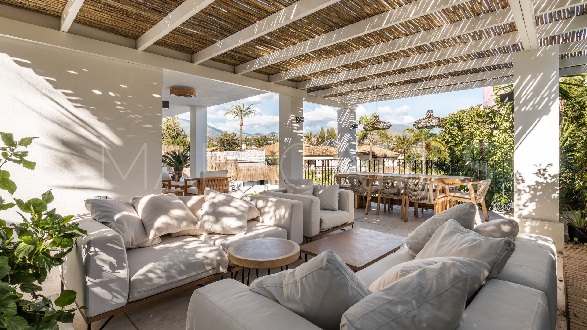 Villa for sale in Las Brisas