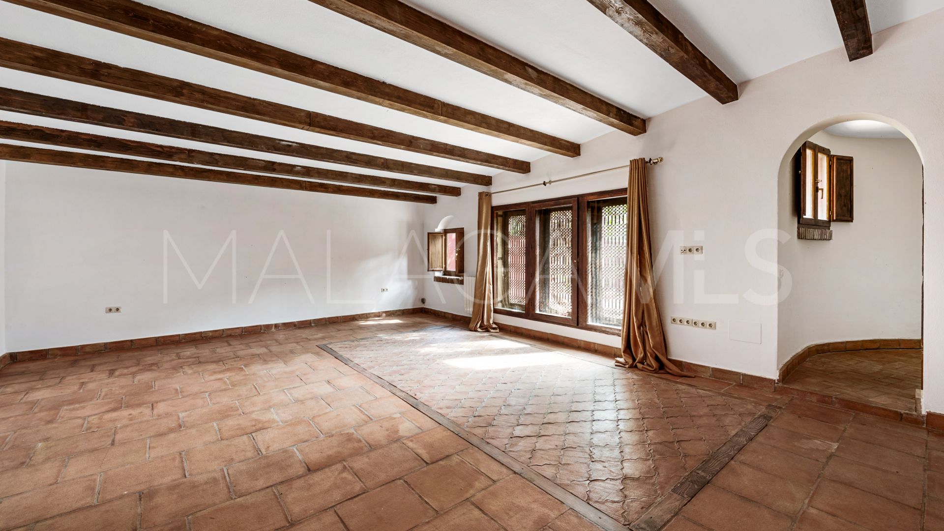 8 bedrooms villa in Nagüeles for sale