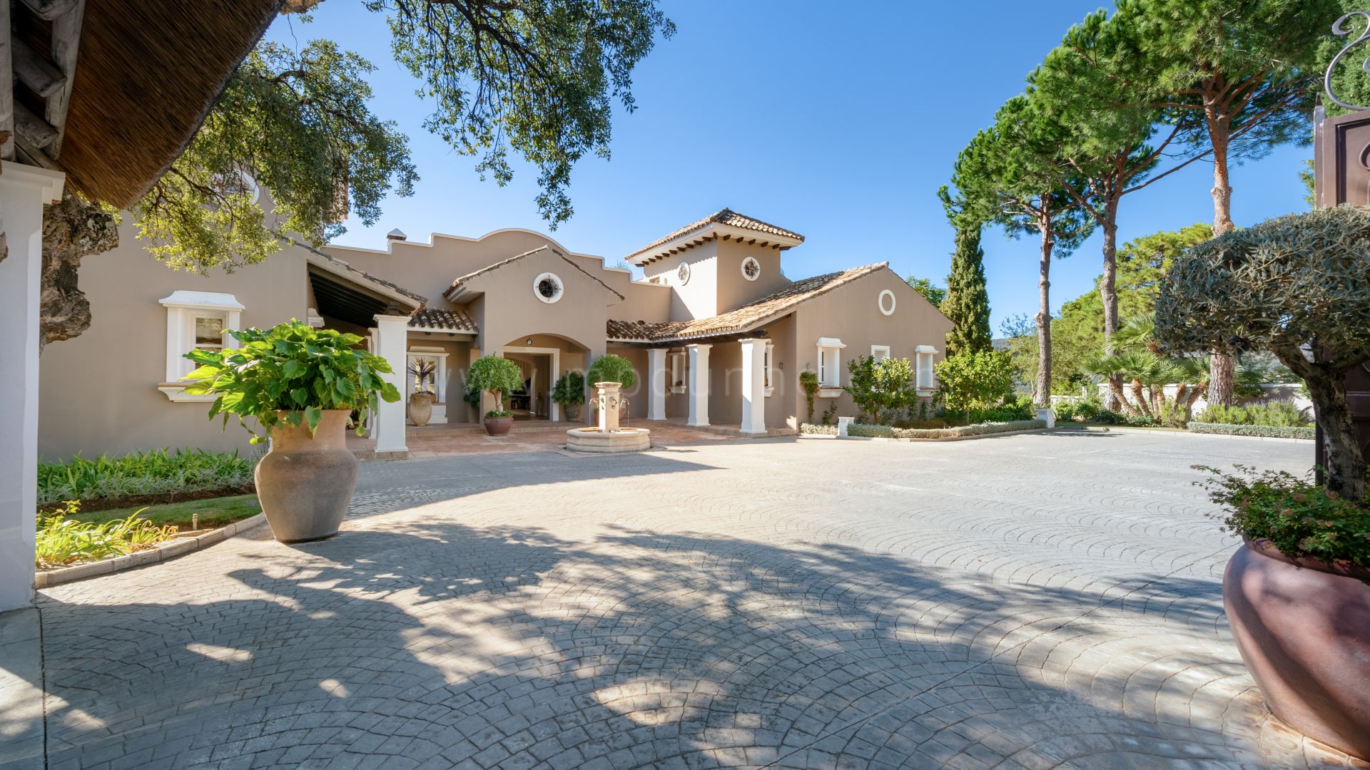 La Zagaleta Moderna Villa de Estilo Andaluz con Vistas al Mar