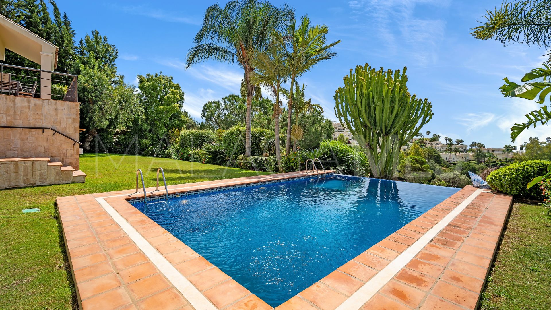 Buy villa in La Quinta