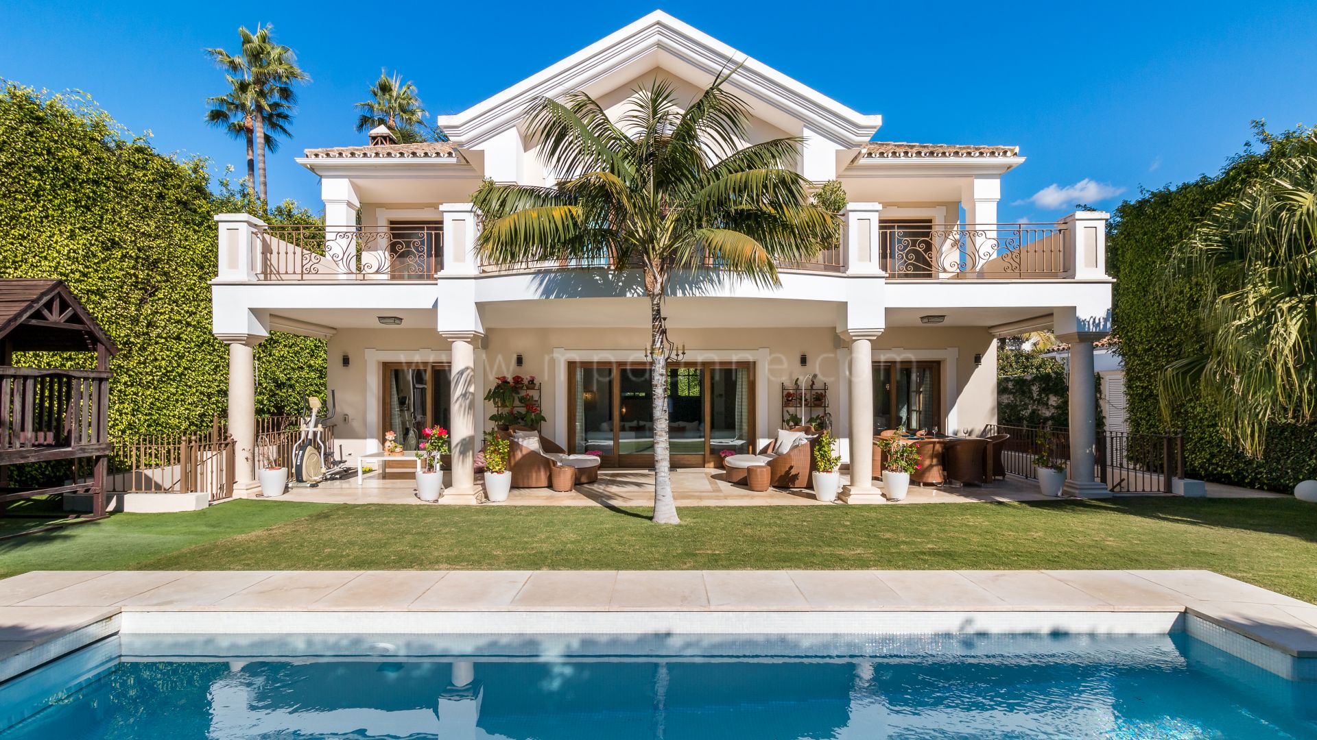 Glamurosa Villa junto a la playa en Casablanca, Marbella la Milla de Oro
