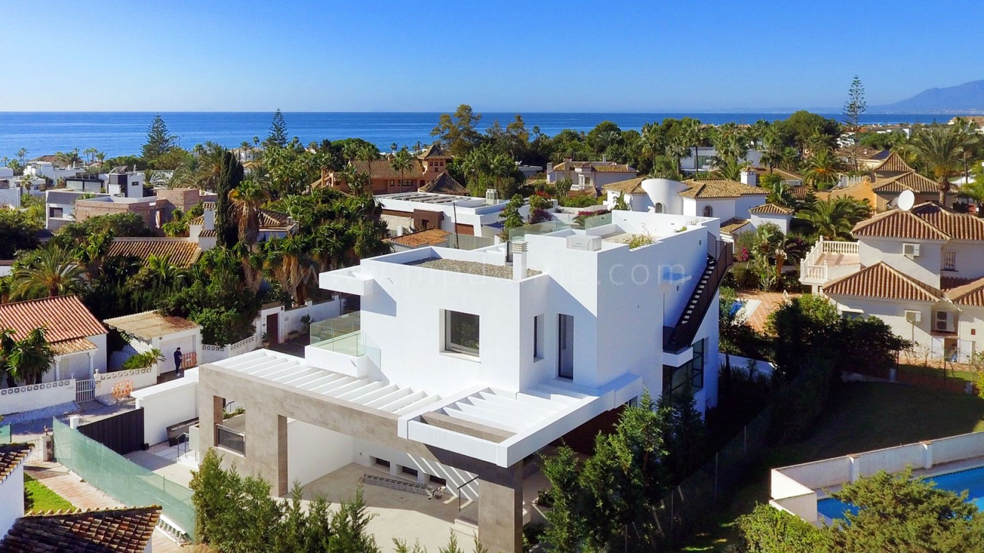 Villa moderna a estrenar en la playa de Marbesa, Elviria