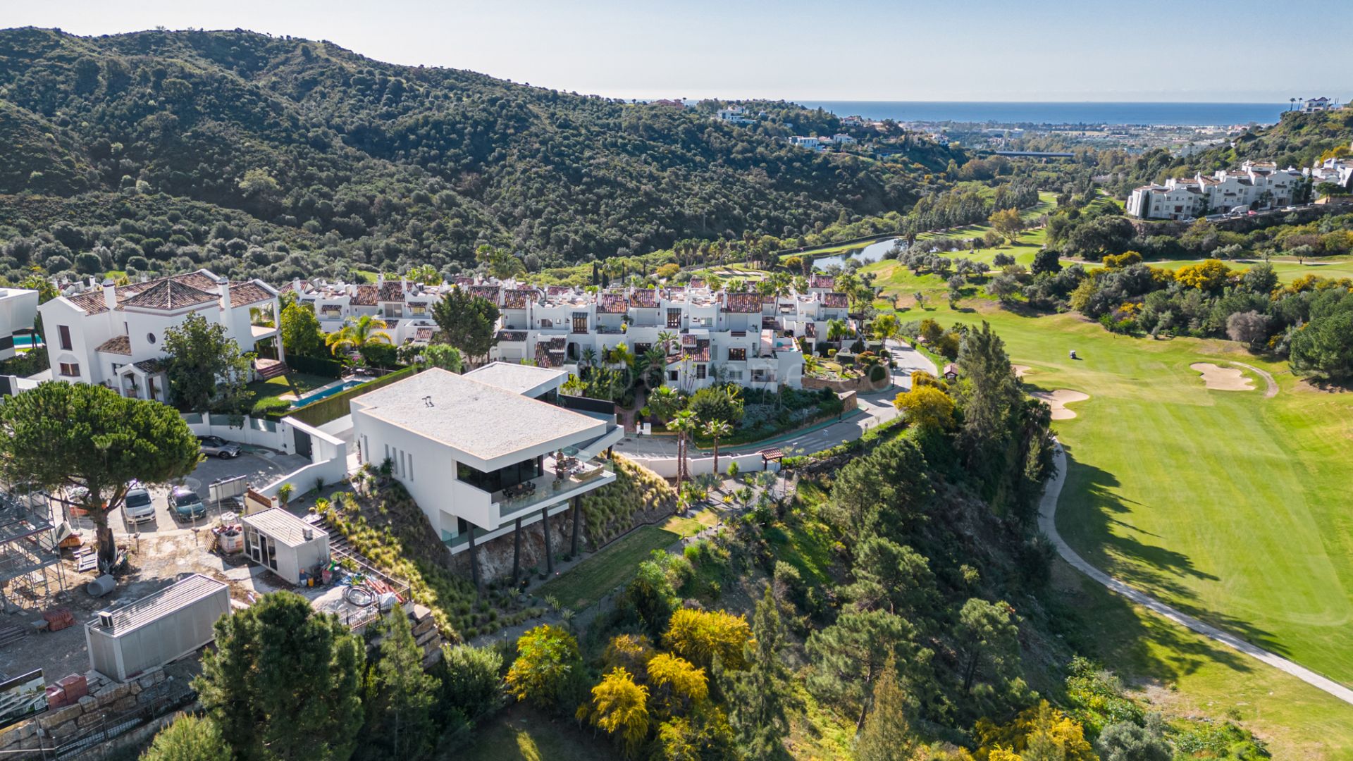 Frontline Golf New Villa with Panoramic Views in La Quinta, Benahavis