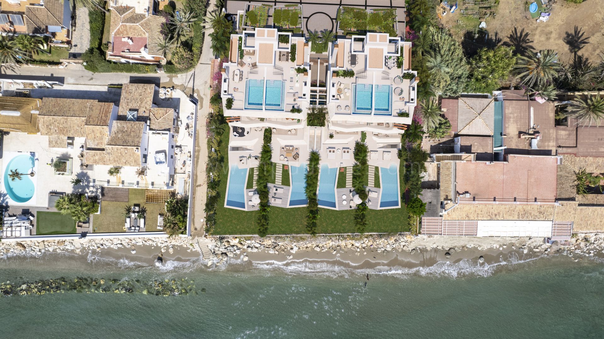 Doppelhaushälften in erster Strandlinie im Bau, Marbella Ost