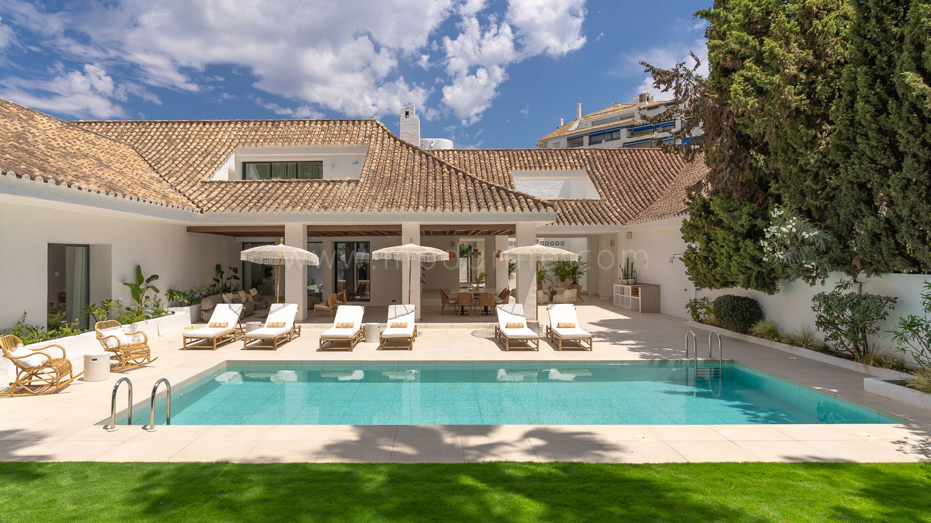 Villa junto a la playa para alquiler vacacional cerca de Puerto Banús, Marbella