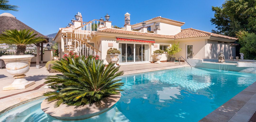 Magna Marbella Golf Villa in erster Meereslinie in Nueva Andalucia