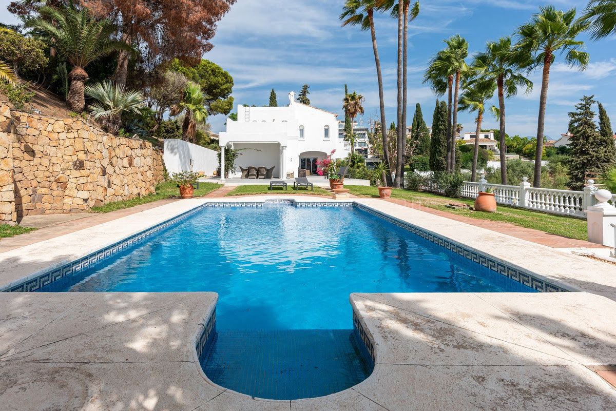 Villa con vistas al mar en El Paraiso Alto, Benahavis