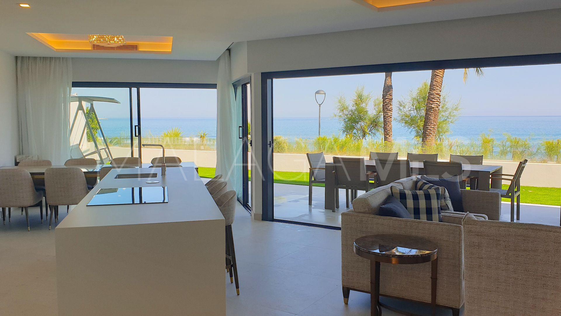 For sale town house with 3 bedrooms in Estepona