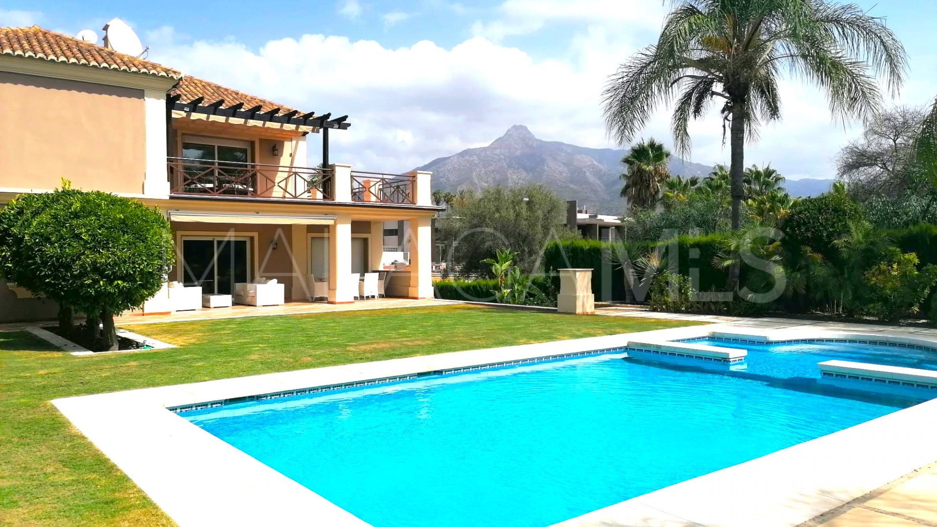 Buy Atalaya de Rio Verde 6 bedrooms villa