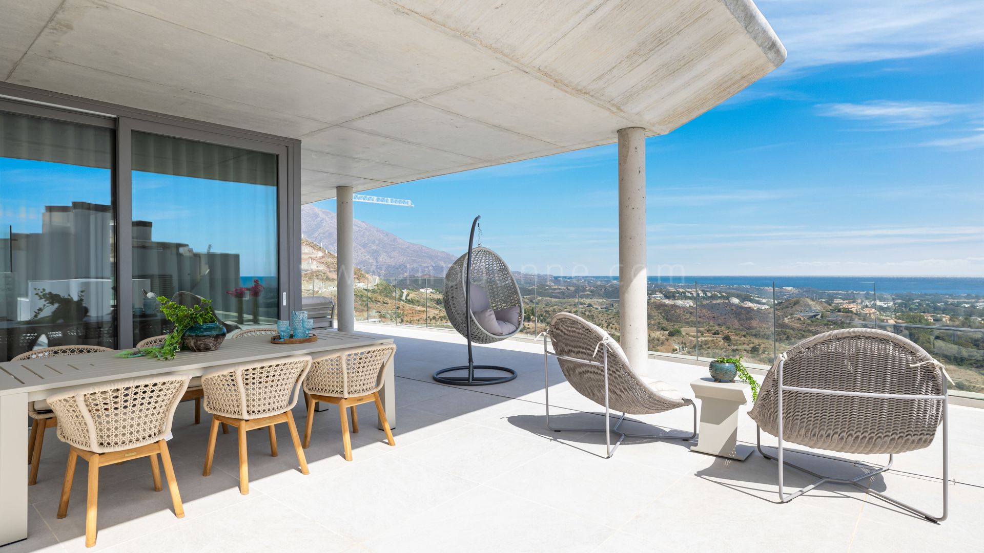 New Built Penthouse with The Pool and Panoramic Views in Benahavis