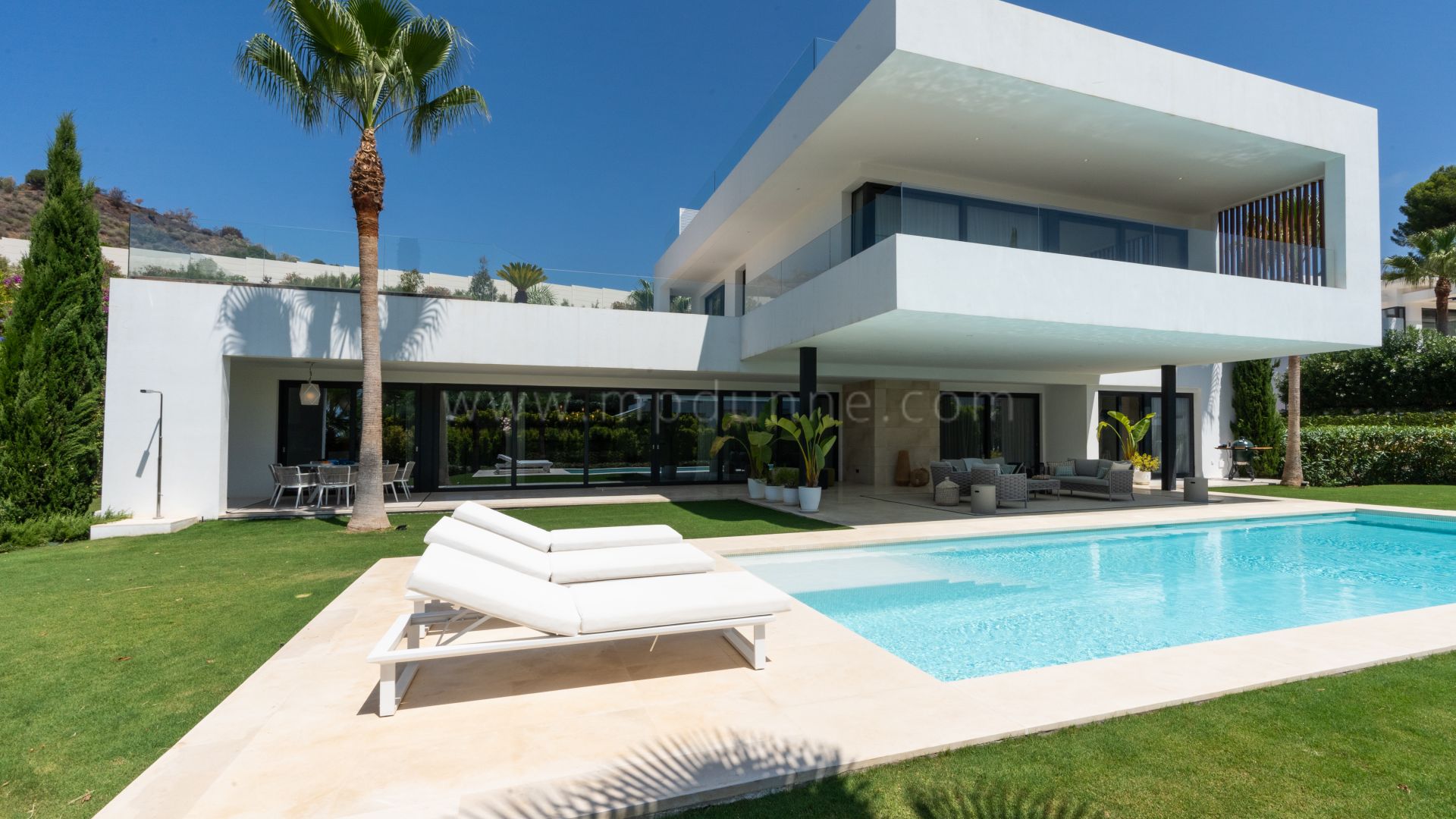 Villa privée moderne Los Olivos dans une communauté fermée, Marbella