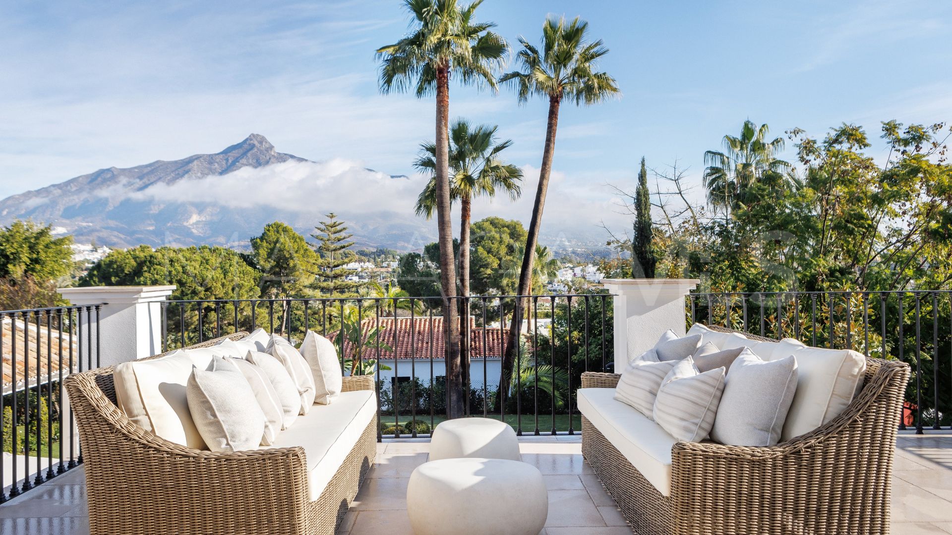 Villa for sale in Las Brisas