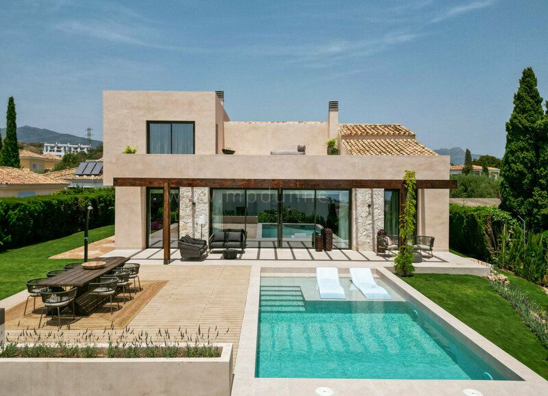 Villa rénovée de style Ibiza avec vue imprenable sur la mer