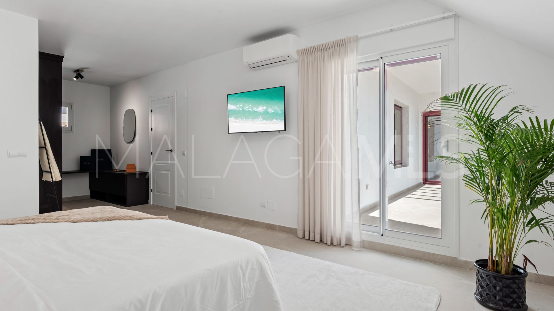 Atico duplex for sale in Nueva Andalucia de 3 bedrooms