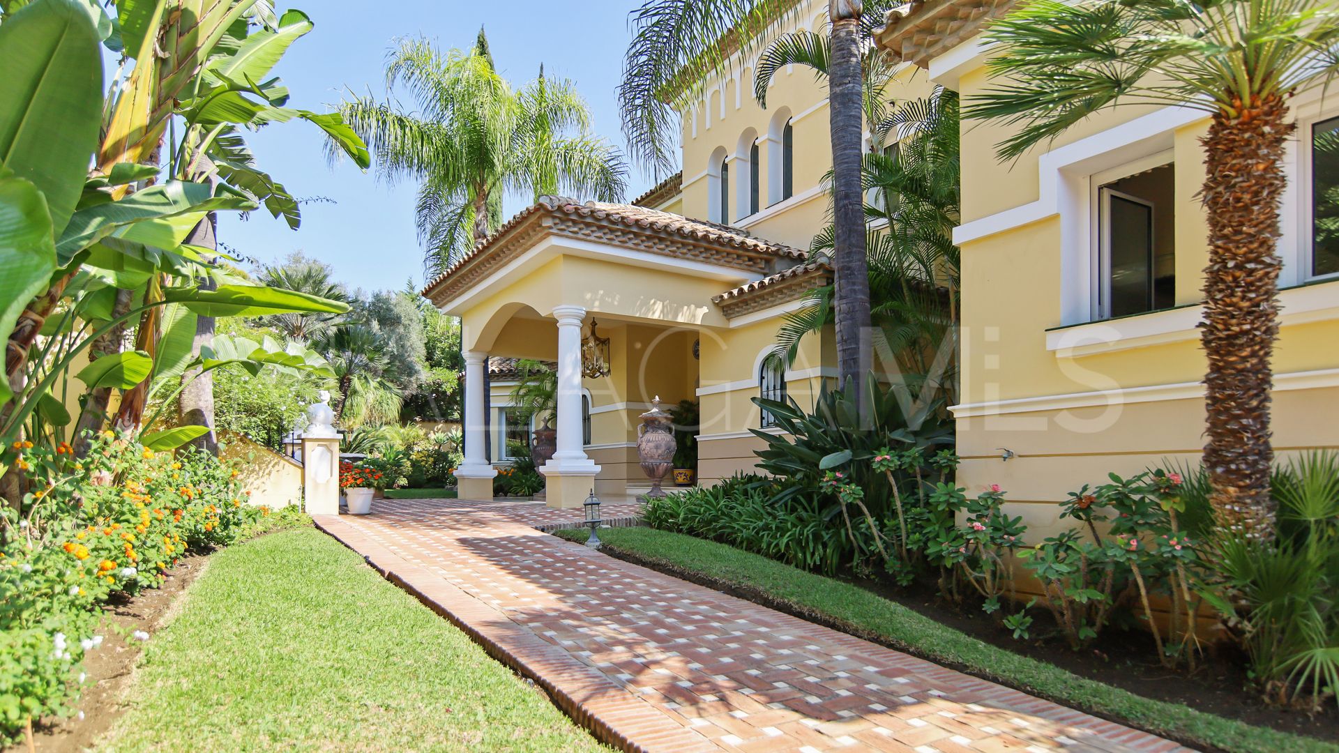 Villa for sale with 5 bedrooms in Paraiso Alto