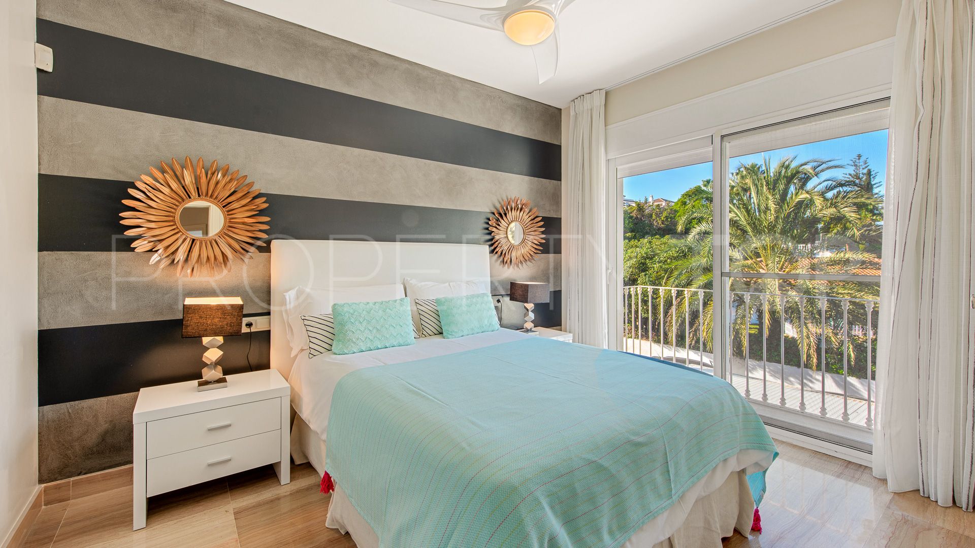 8 bedrooms villa for sale in Cortijo Blanco