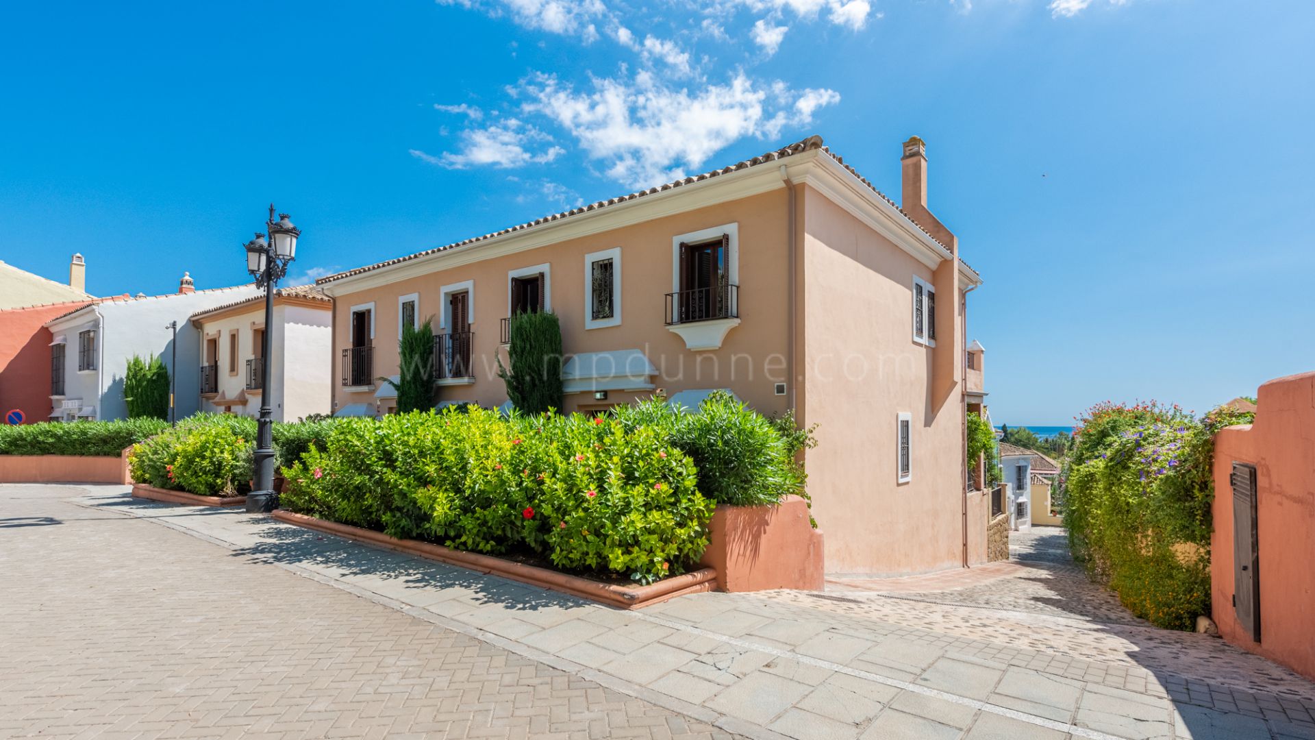 Villa in einer geschützten Wohnanlage in Marbella Golden Mile