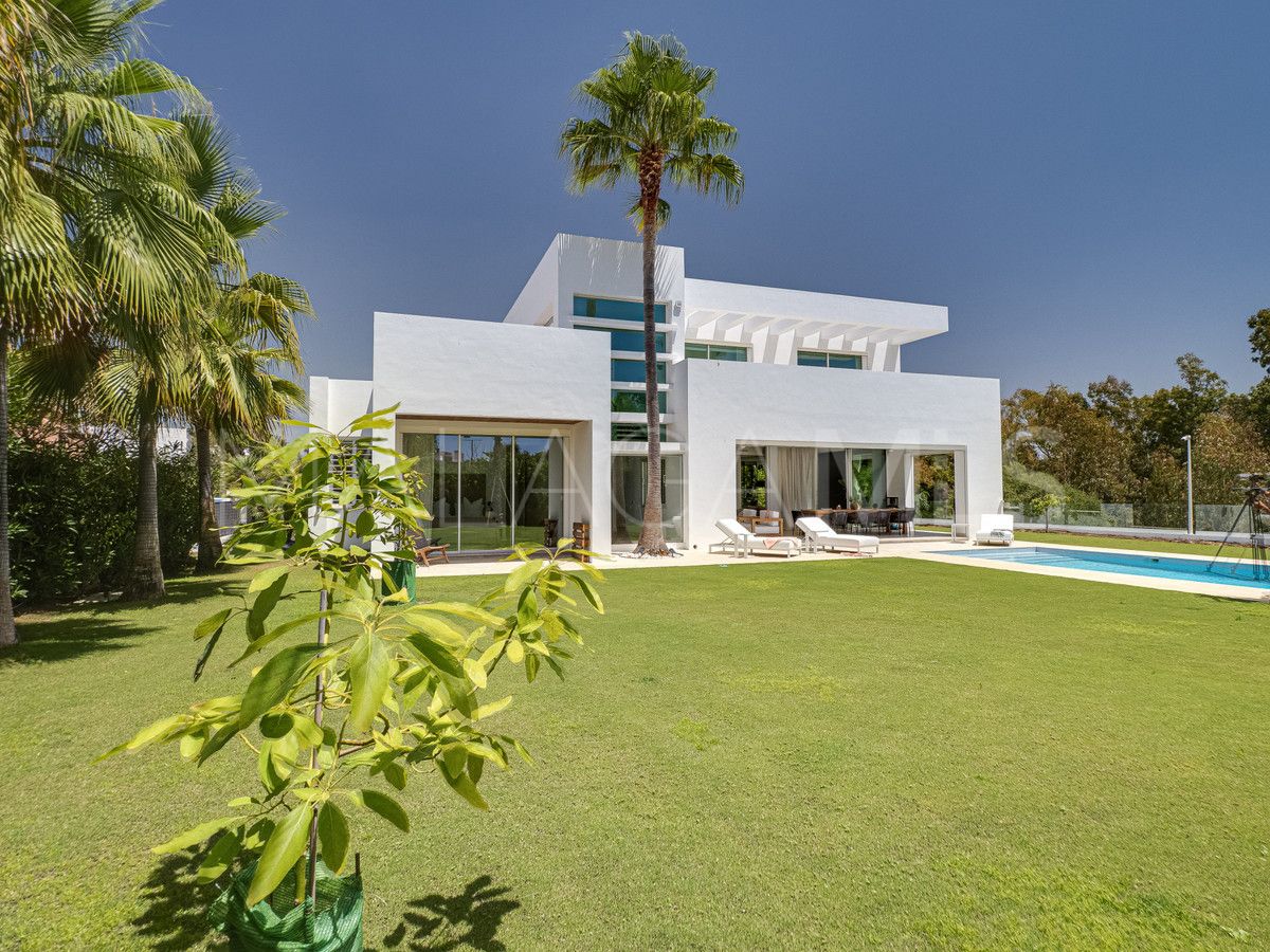 Villa for sale in Guadalmina Baja