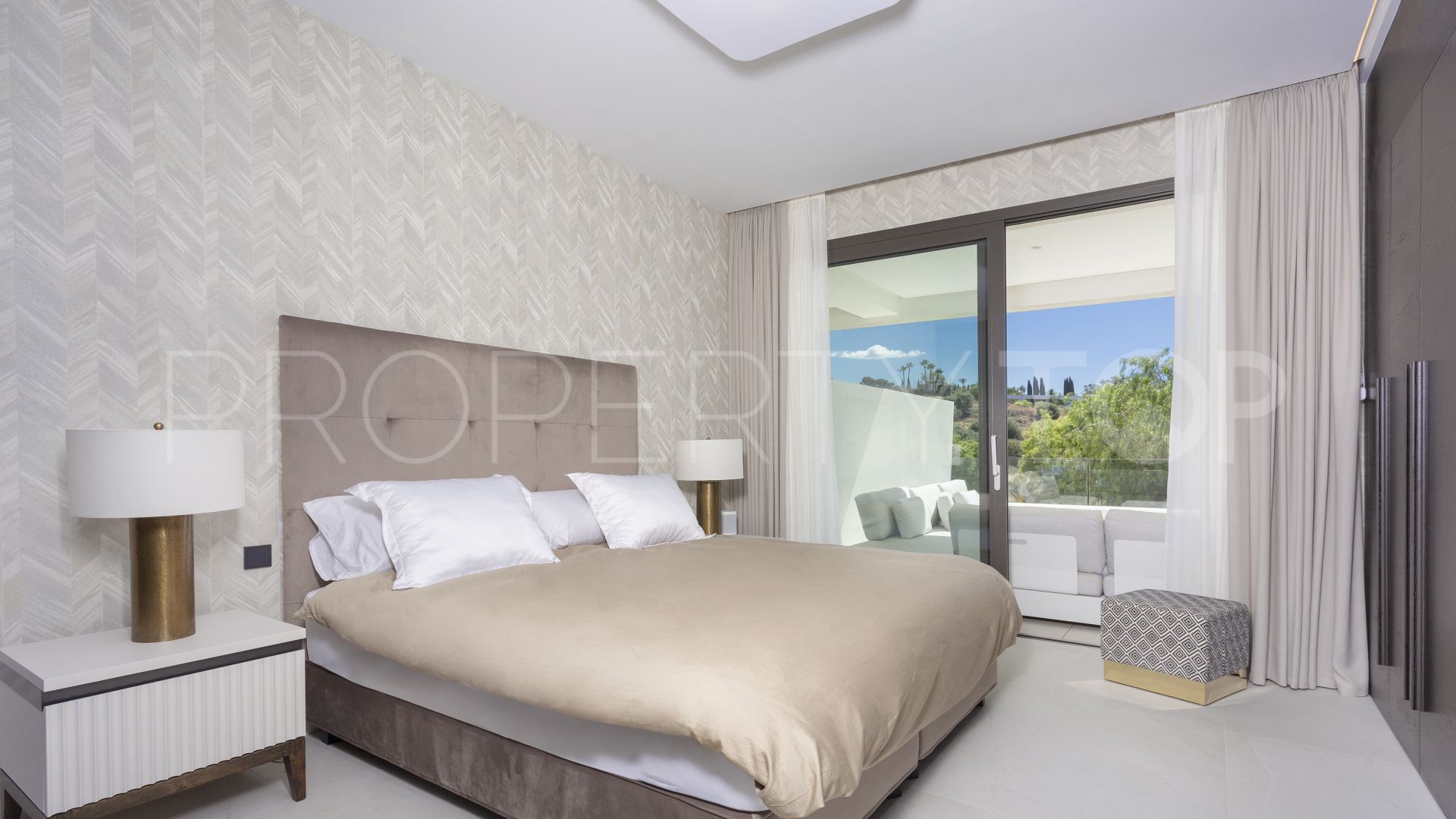 Atico duplex de 4 dormitorios en venta en Epic Marbella