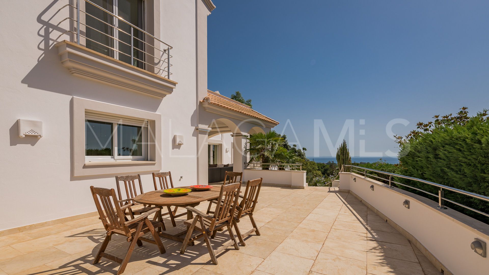 Villa for sale in Elviria