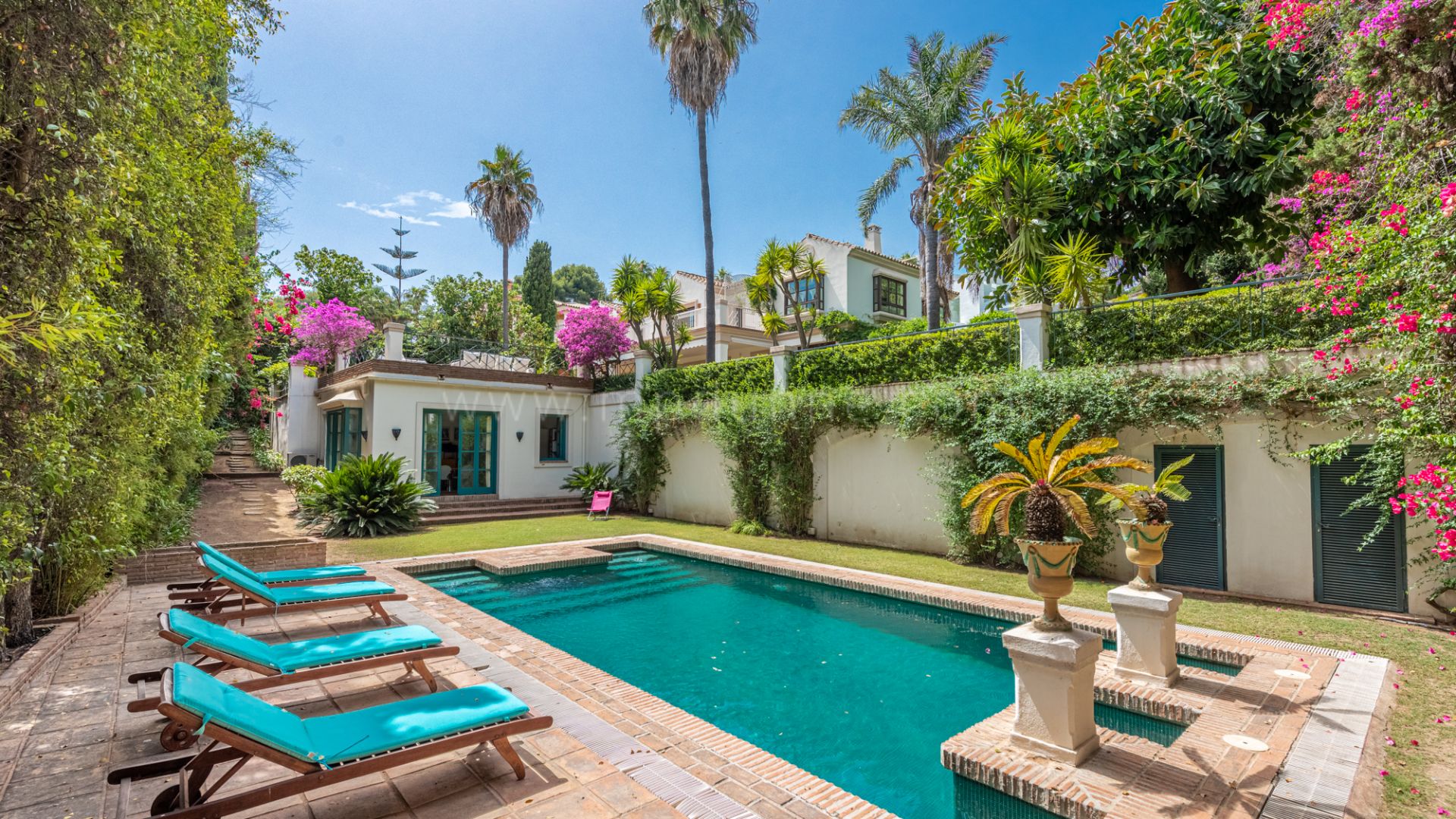 Classic Style Villa in Marbella Golden Mile