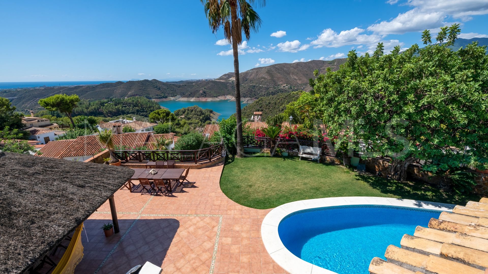 Villa for sale in Cerros del Lago