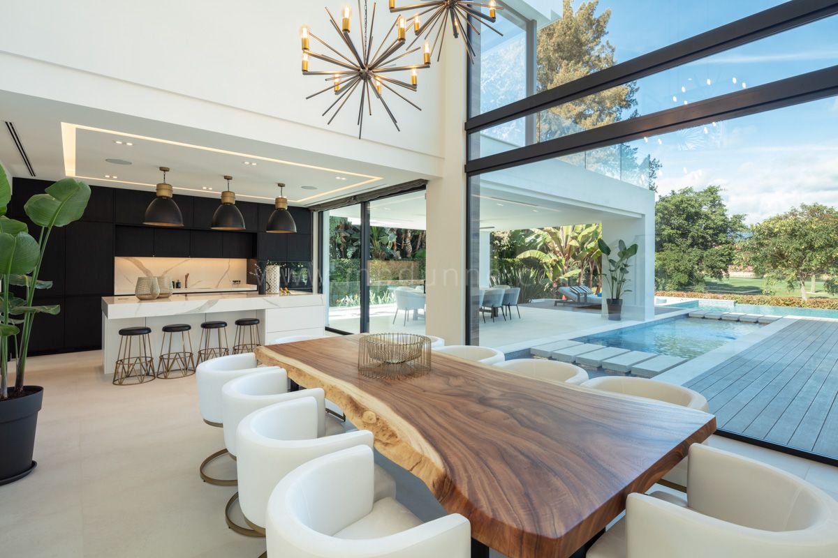 Moderna Villa en Primera Línea de Golf Las Brisas, Marbella