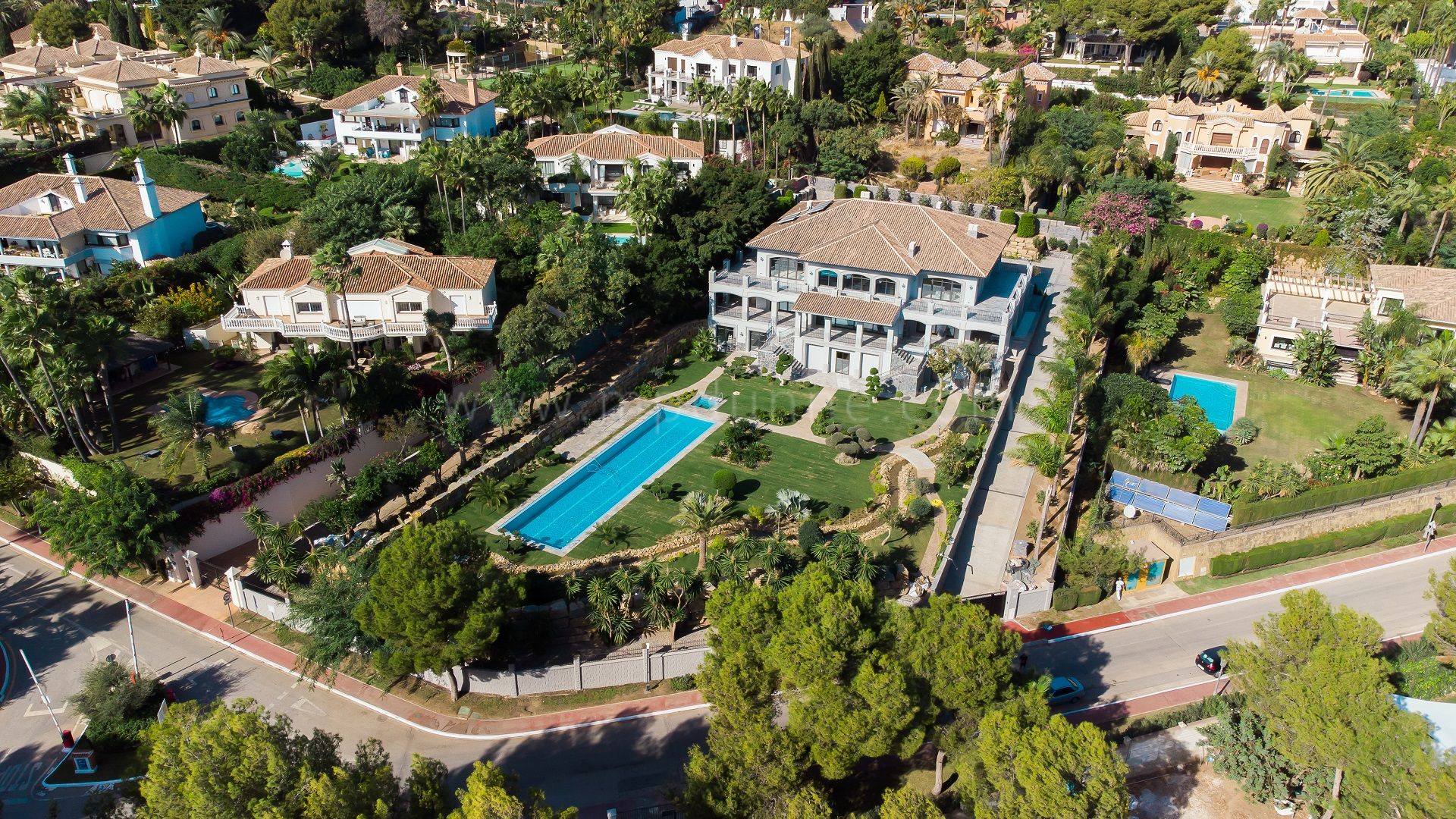 Villa de construction récente à Sierra Blanca, sur la Golden Mile de Marbella.