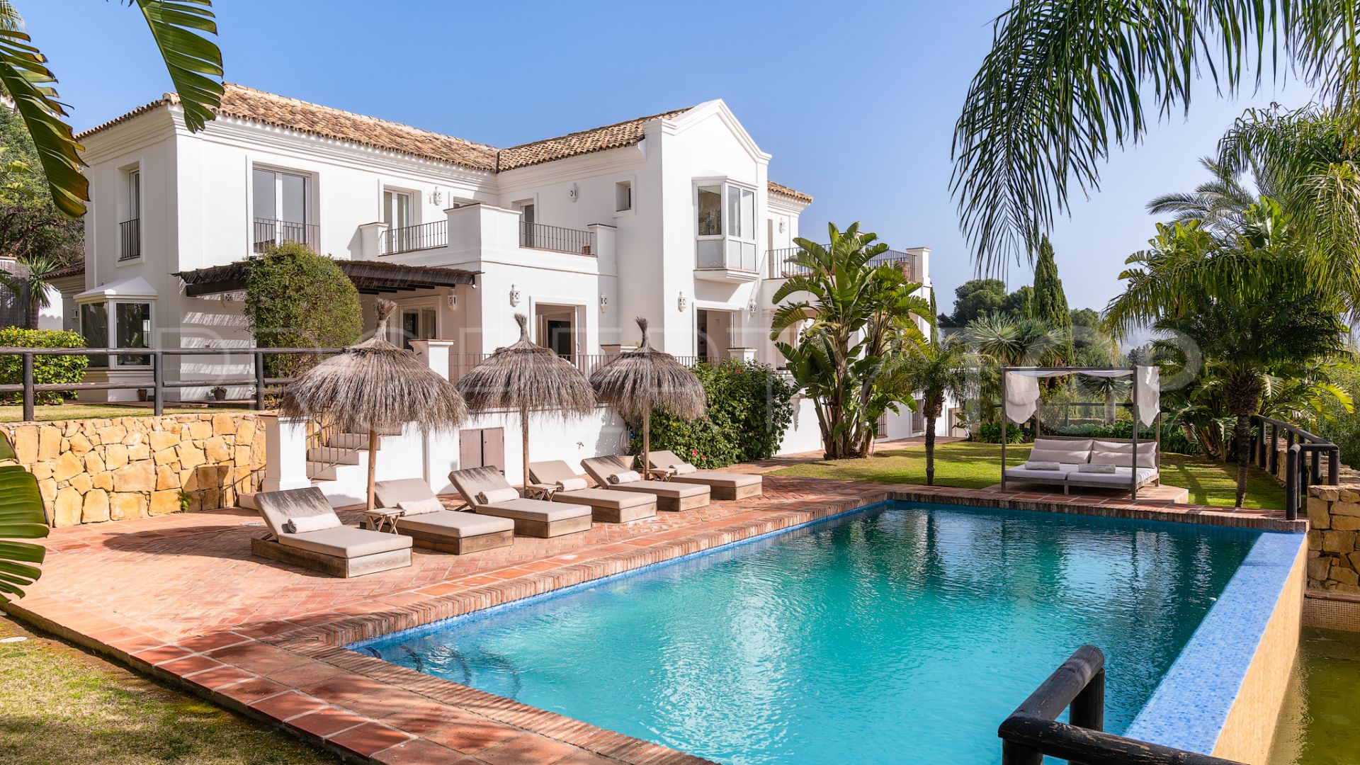 Villa de 6 dormitorios en venta en Los Monteros
