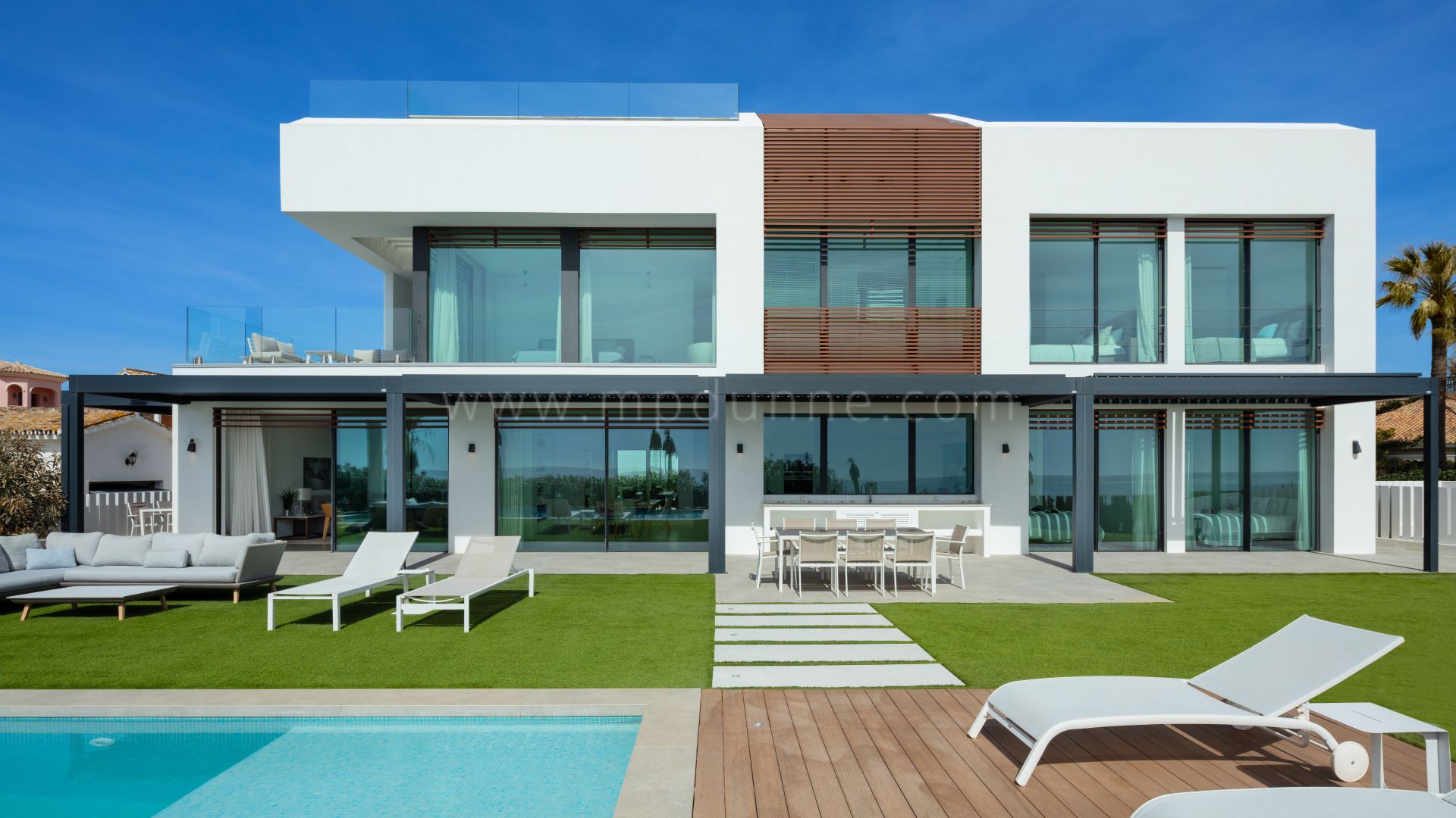 Villa moderne au bord de la mer à La Nueva Milla de Oro