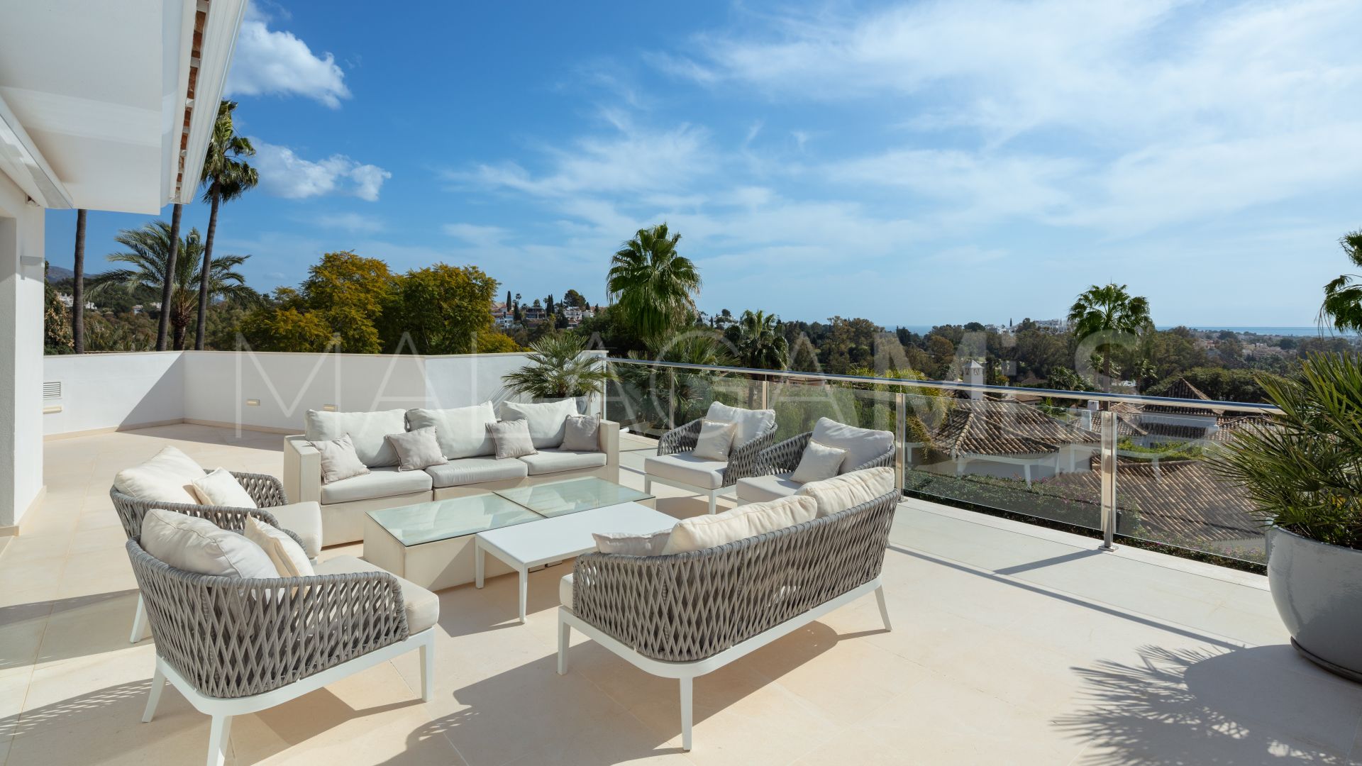 Se vende villa de 5 bedrooms in Nueva Andalucia