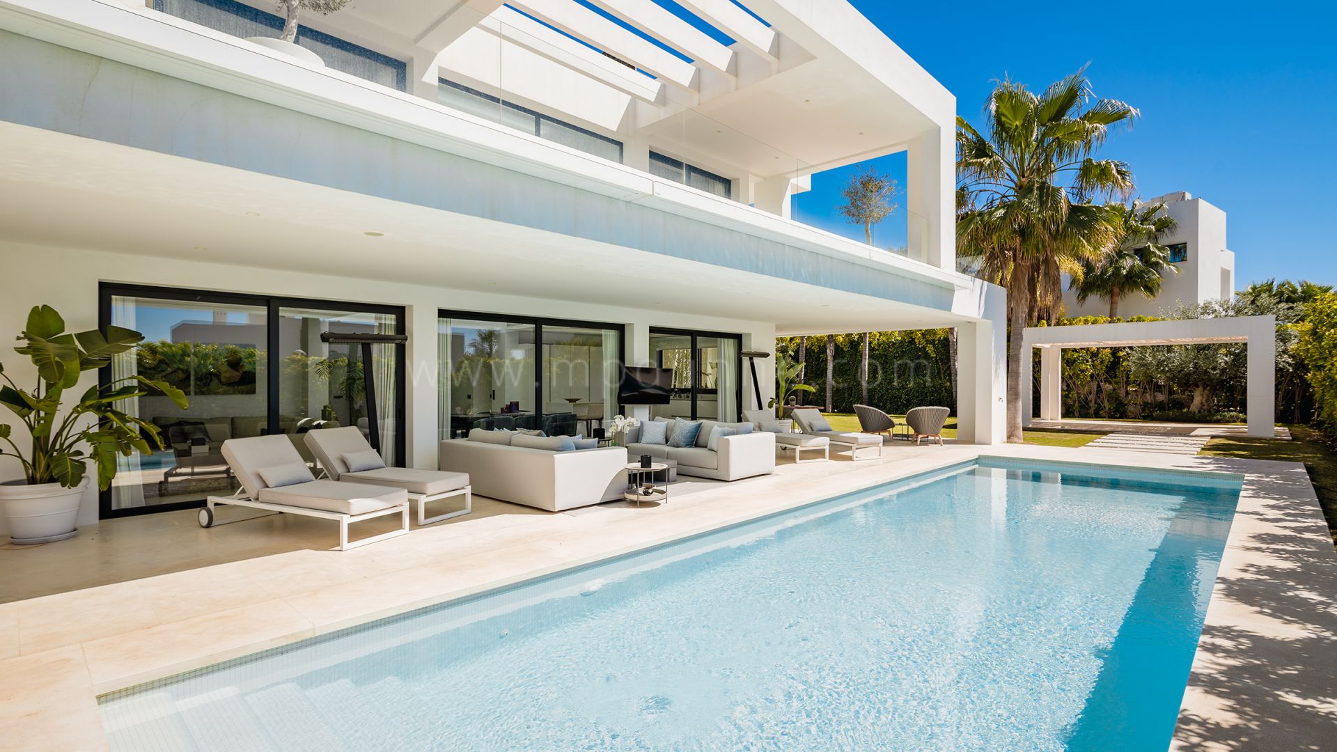 Villa de luxe contemporaine dans une communauté fermée prestigieuse au sein de Golf Valley