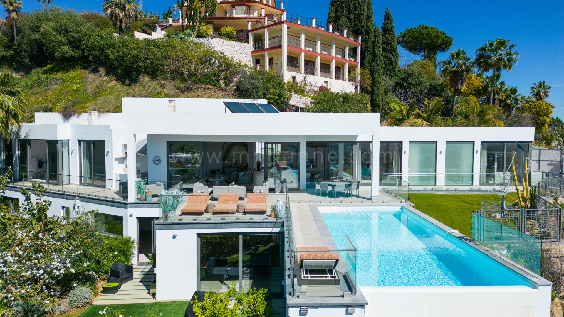 Modern Villa with Breath-taking Panoramic Sea Views in El Herrojo
