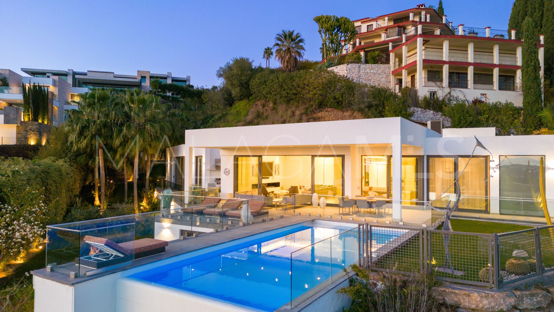 Se vende villa in El Herrojo with 7 bedrooms