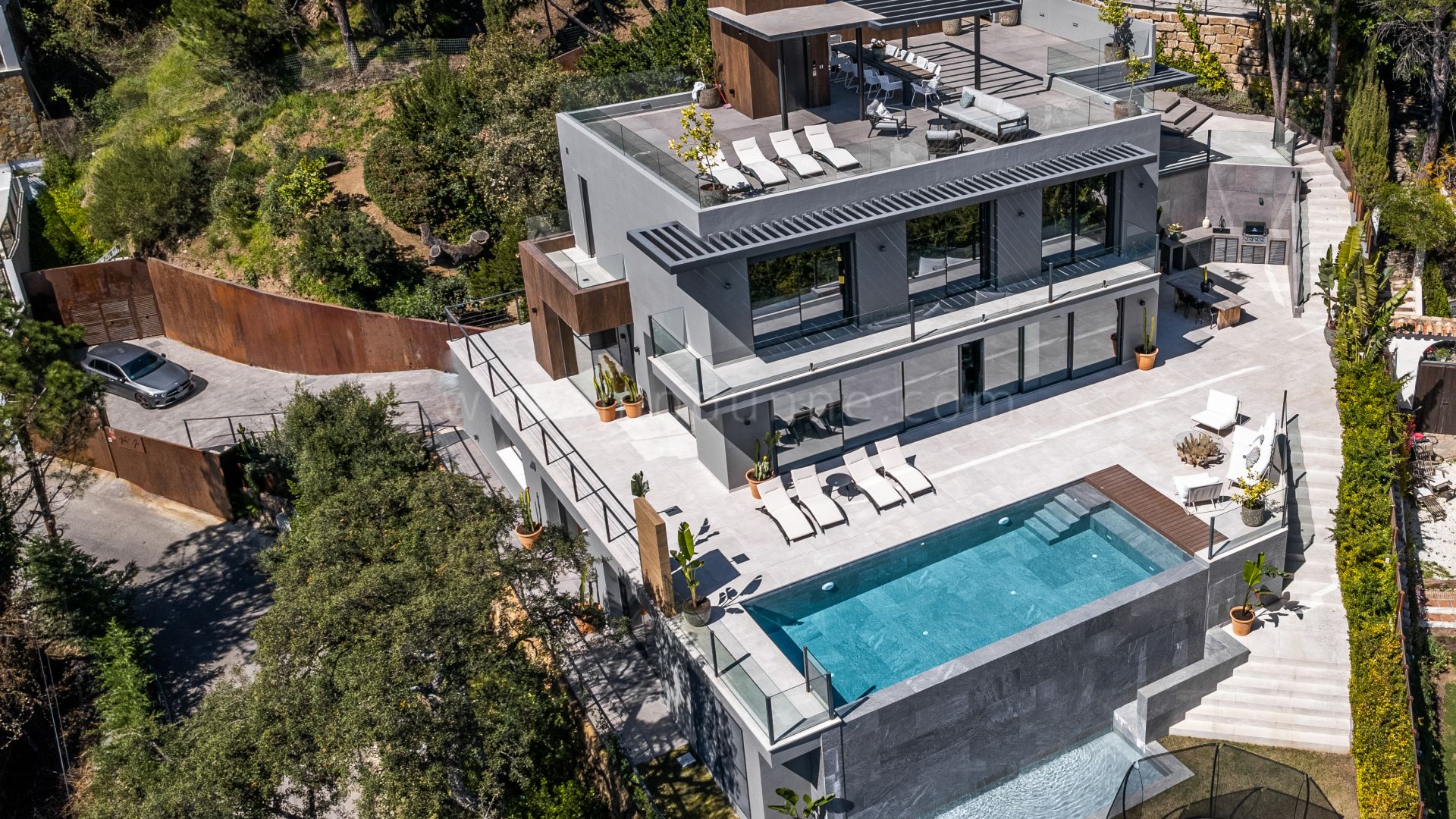 Luxuriöse moderne Villa mit atemberaubender Aussicht in El Madroñal, Benahavis