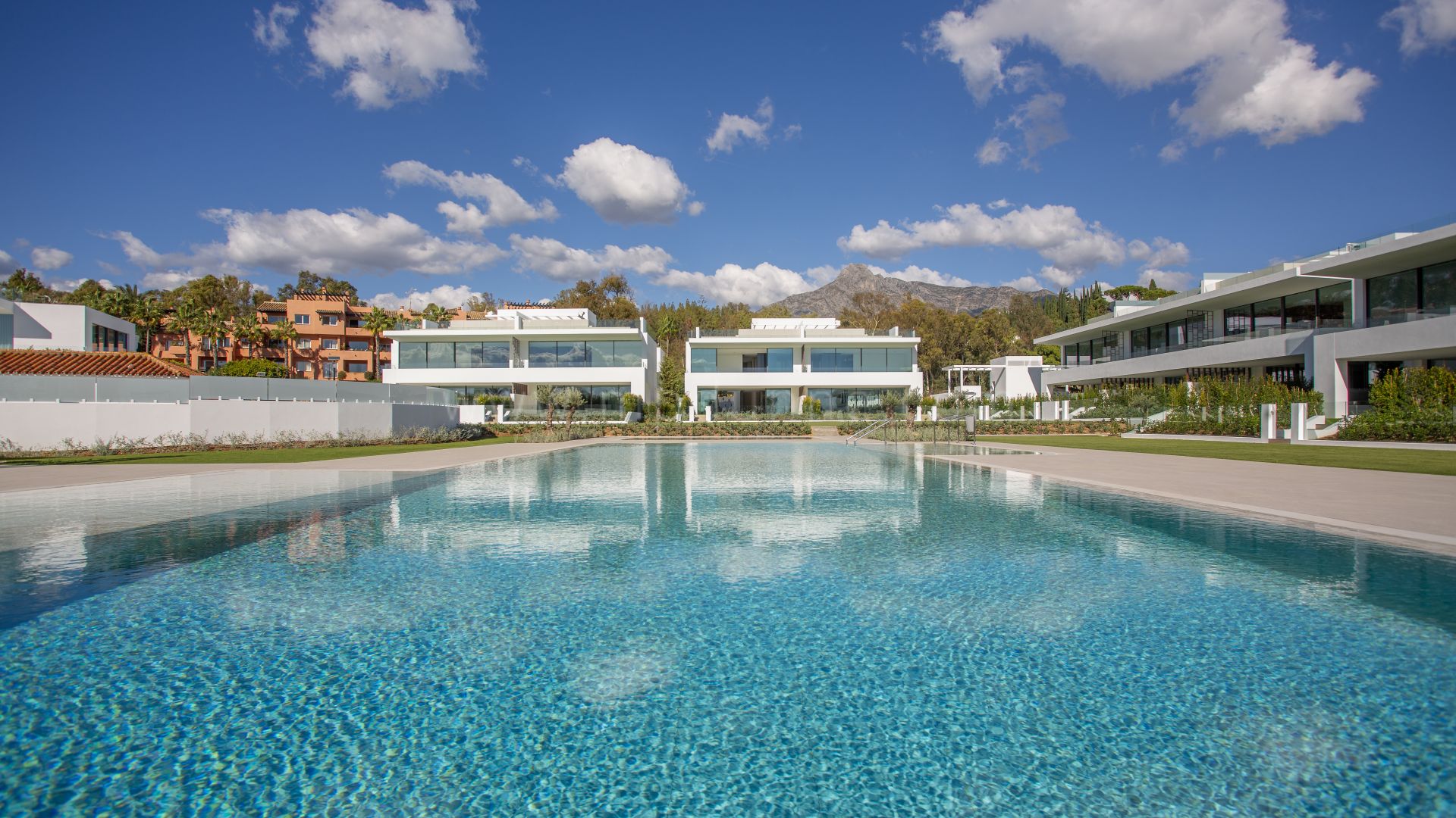 New Home Contemporary Villa with Sea Views in Marbella Golden Mile