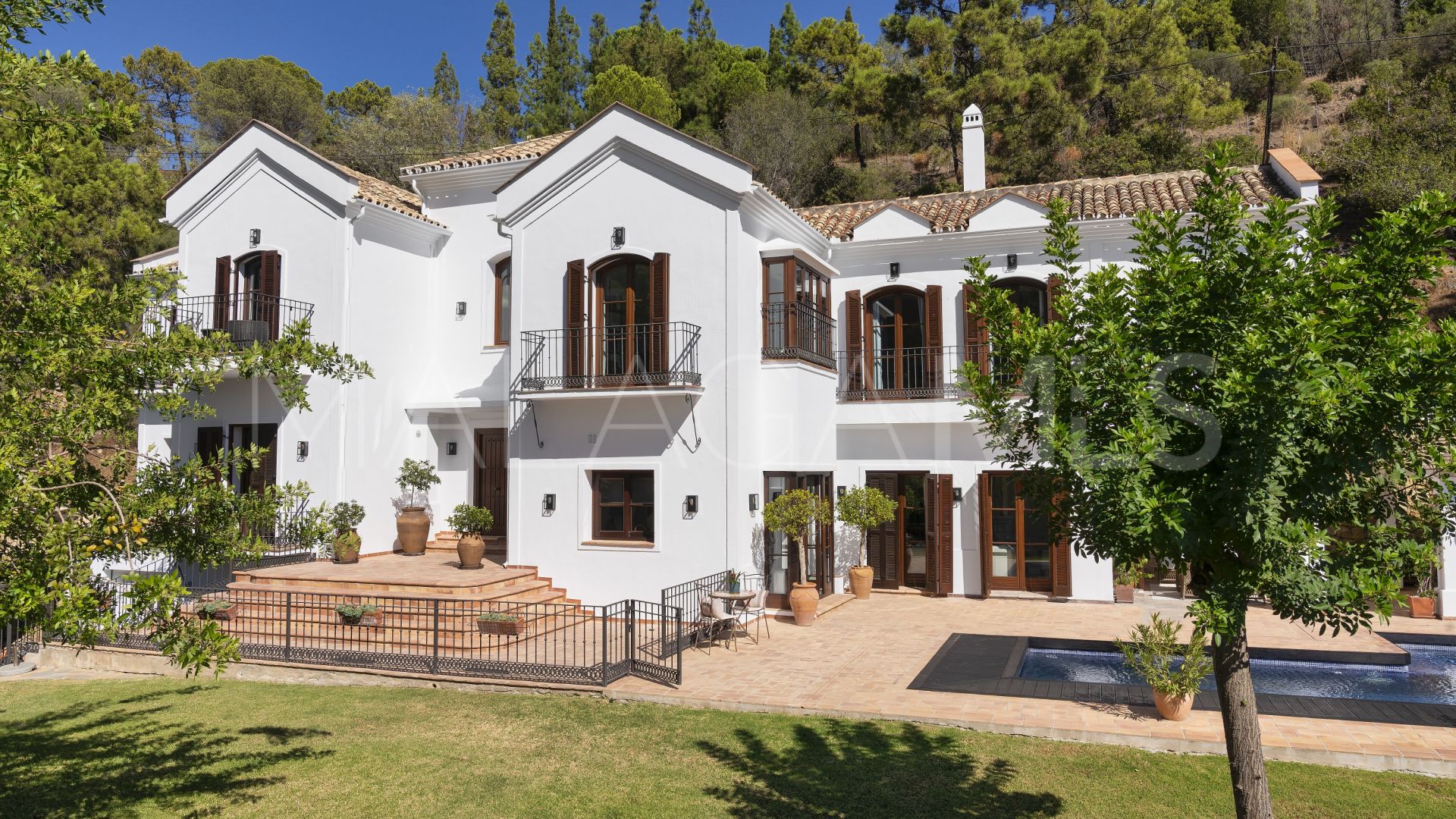 El Madroñal, villa a la venta with 6 bedrooms