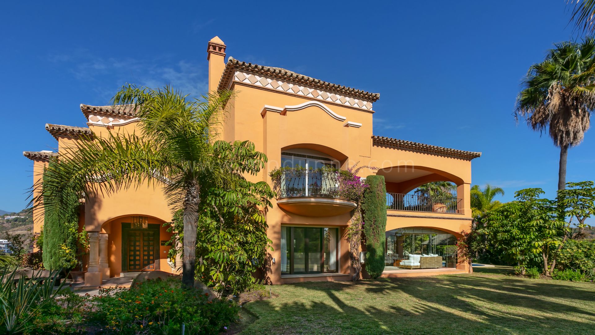 Villa de style classique avec vue sur la mer à La Quinta, Benahavis.